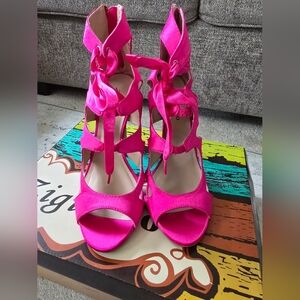 Zigi Soho Fuchsia Heels